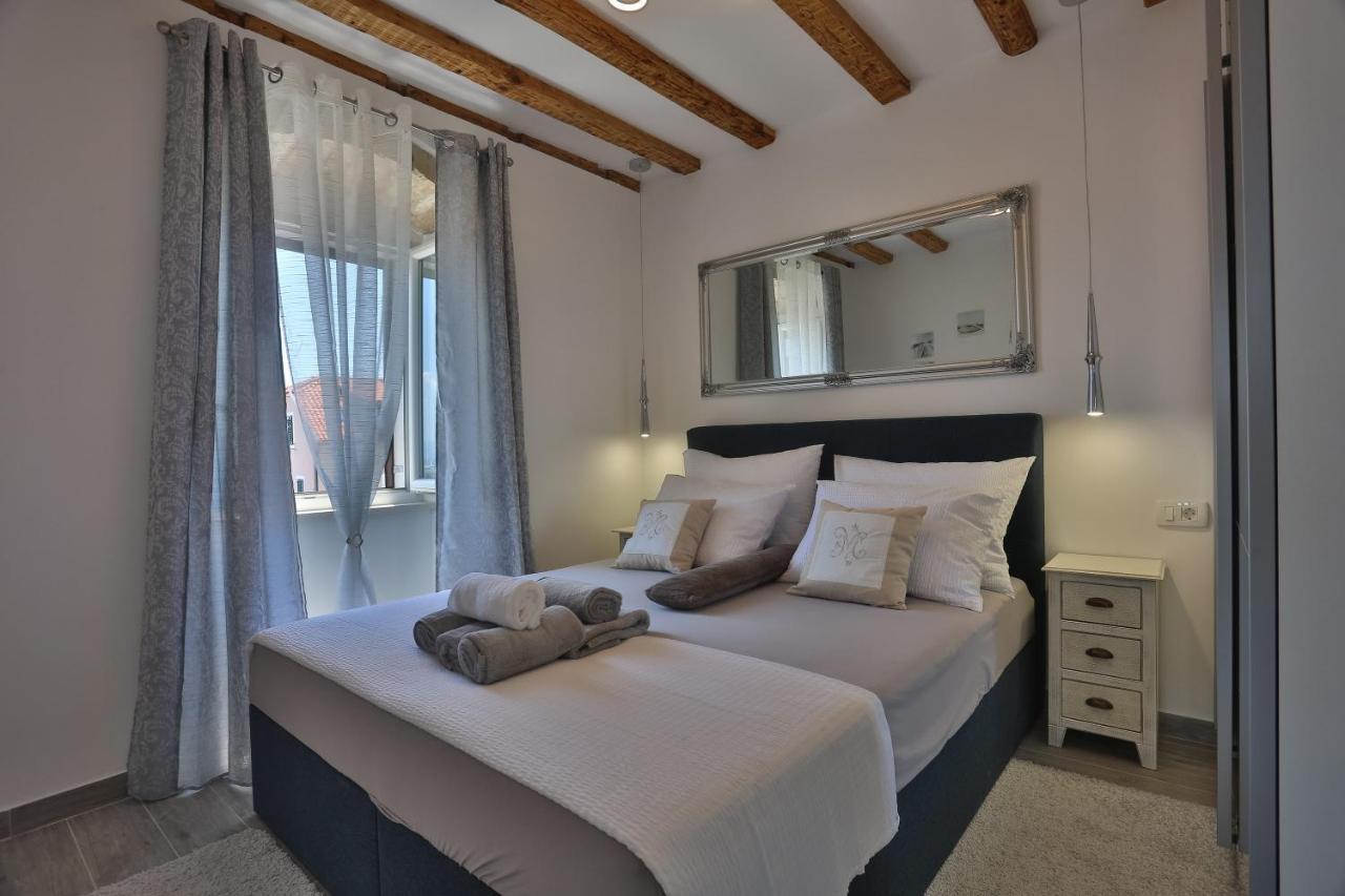 Apartments Angela With Old Town View Σπλιτ Εξωτερικό φωτογραφία